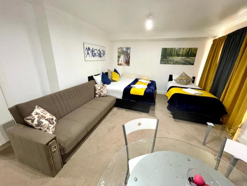 2 Bedrooms Modern Apartment, Full Kitchen, 5 Minutes Tube Station Apartament Londra