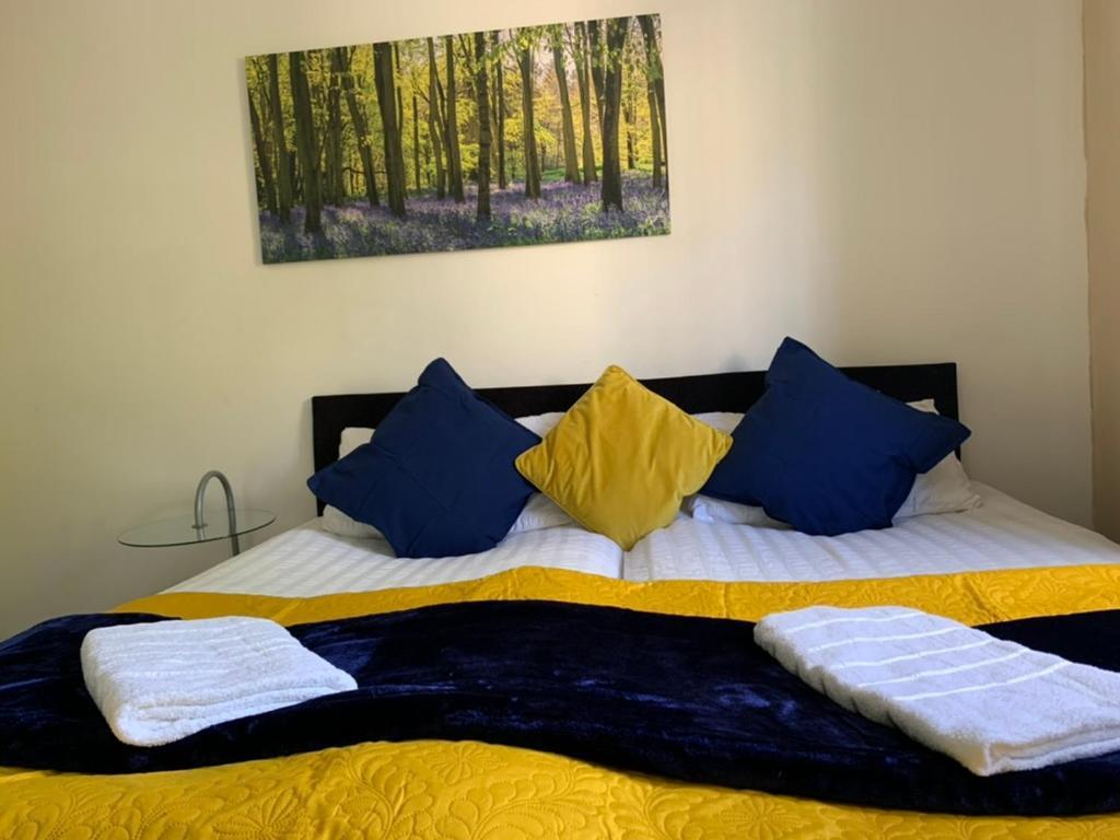 2 Bedrooms Modern Apartment, Full Kitchen, 5 Minutes Tube Station Apartament *
