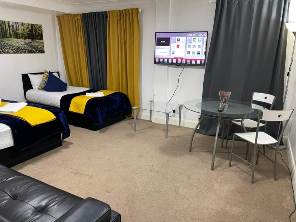 2 Bedrooms Modern Apartment, Full Kitchen, 5 Minutes Tube Station Apartament *