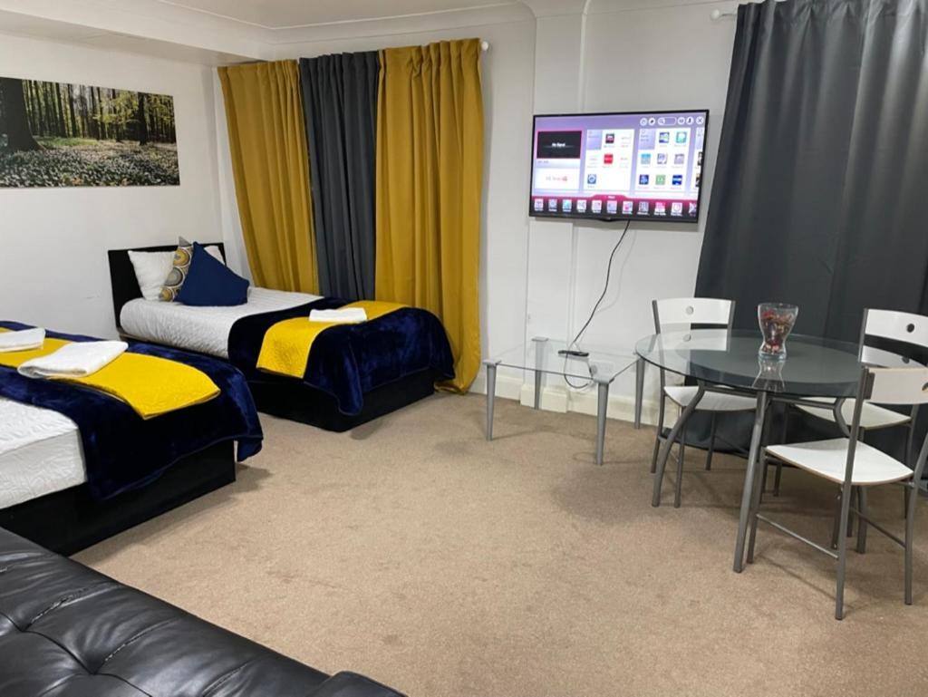 Apartament 2 Bedrooms Modern Apartment, Full Kitchen, 5 Minutes Tube Station *