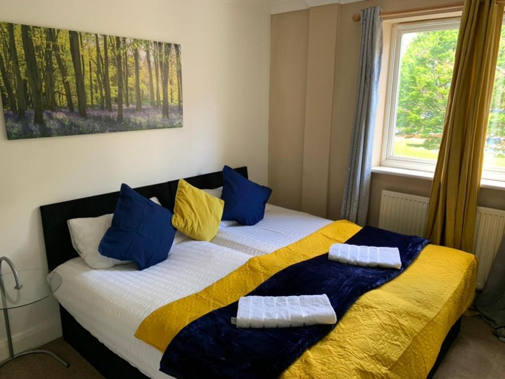 Apartament 2 Bedrooms Modern Apartment, Full Kitchen, 5 Minutes Tube Station Londra