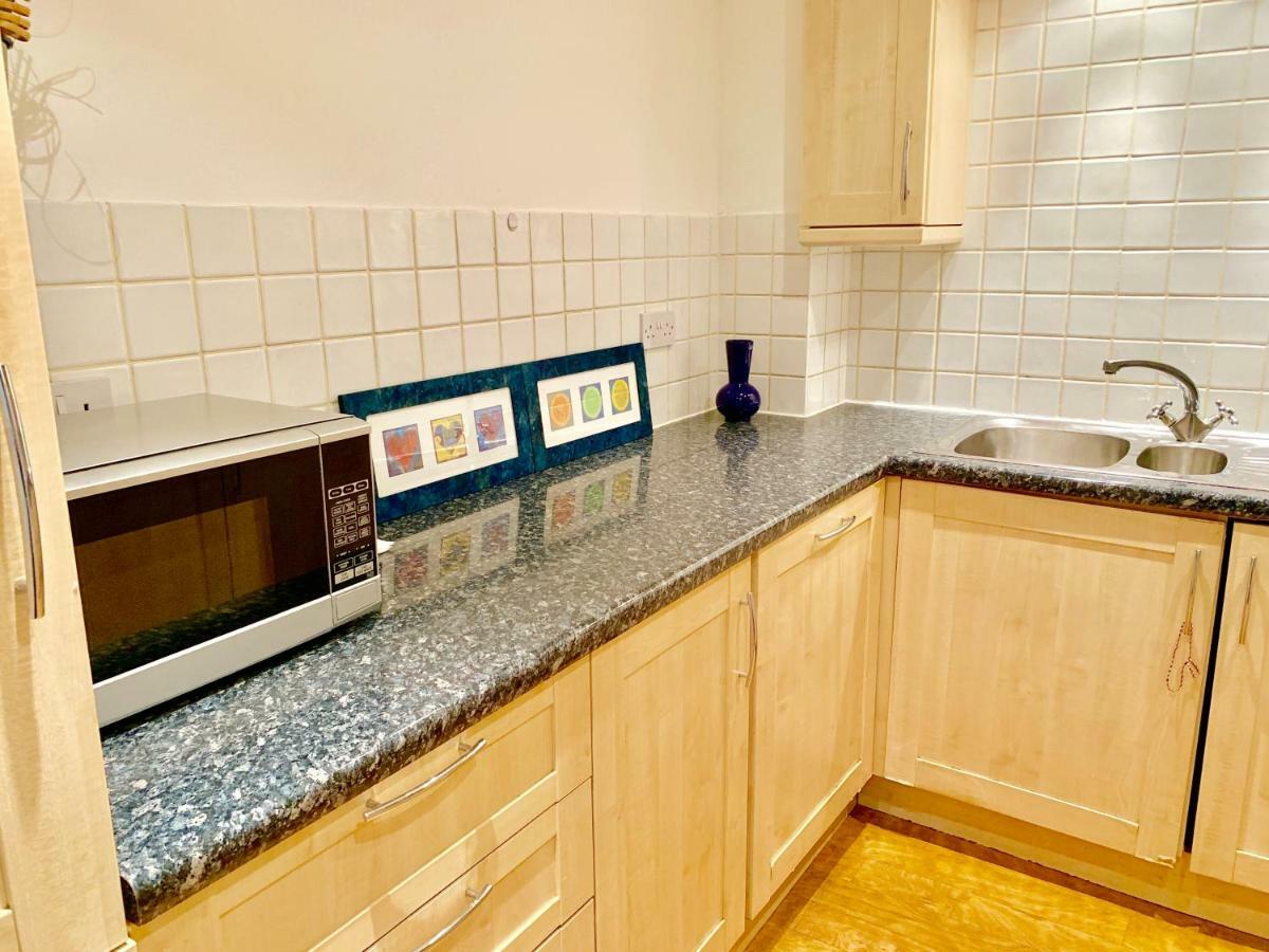 2 Bedrooms Modern Apartment, Full Kitchen, 5 Minutes Tube Station Apartament Londra